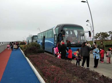 第一次跟旅車(chē)匯團(tuán)建合作，非常不錯(cuò)的體驗(yàn)，無(wú)論是在調(diào)配車(chē)輛。還是司機(jī)的服務(wù)跟技術(shù)方便都非常不錯(cuò)，雖然中間有點(diǎn)插曲，但是都能很好的處理解決，總體都非常的可以，
值得推薦